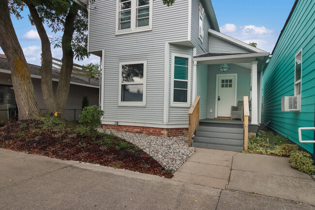 Building Photo - 609 Frankfort Ave