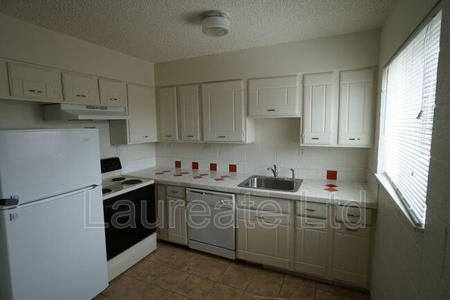 Foto del edificio - 7320 Tennyson St