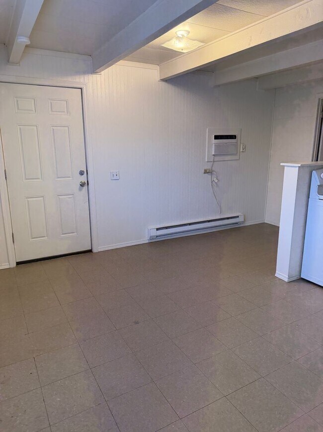 Foto del edificio - 8580 Lybbert Dr NE