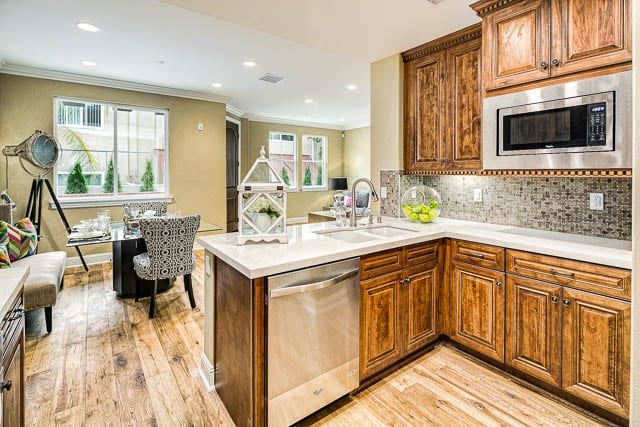 Interior Photo - 825-831 Arcadia Ave