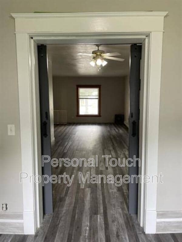 Building Photo - 1026 N University Dr