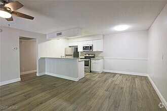 Building Photo - 5305 Summerlin Rd