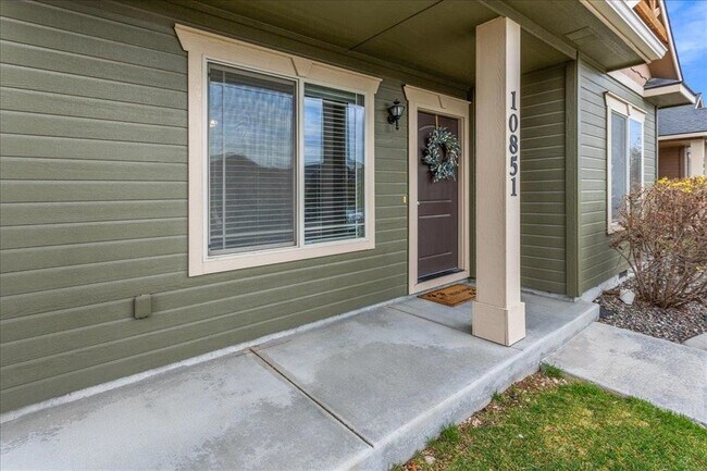 Building Photo - 10851 W Wasdale Dr