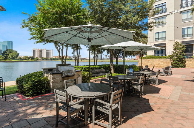 Foto del edificio - Shoreline on Lake Carolyn