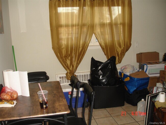 Foto del edificio - 17 Stewart Ave