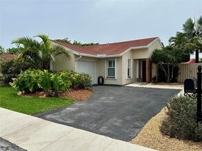 Building Photo - 13970 Beechwood Ct