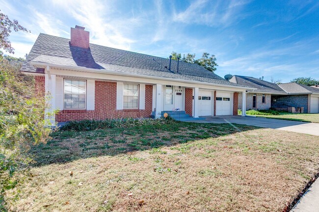 Foto del edificio - Spacious 4-Bedroom Home in Mature Neighbor...