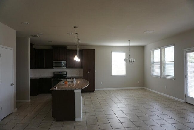 Building Photo - 268 Wapiti Rd