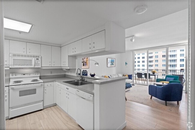 Building Photo - 701 Brickell Key Blvd