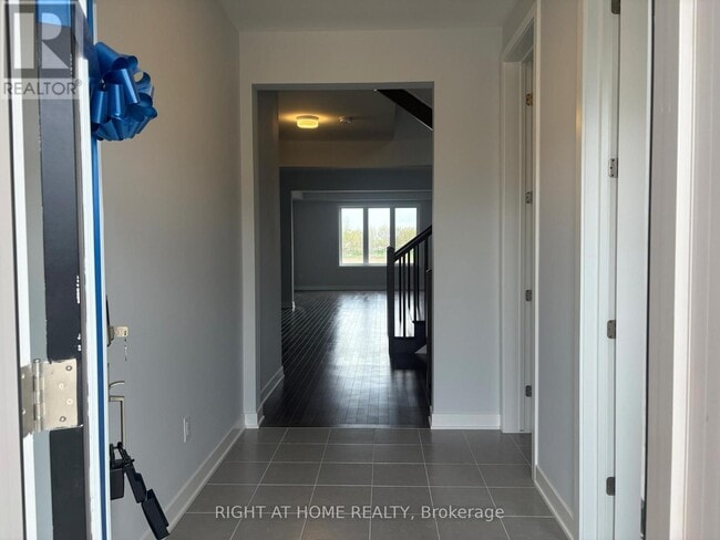 Building Photo - 641 Kirkham Cres