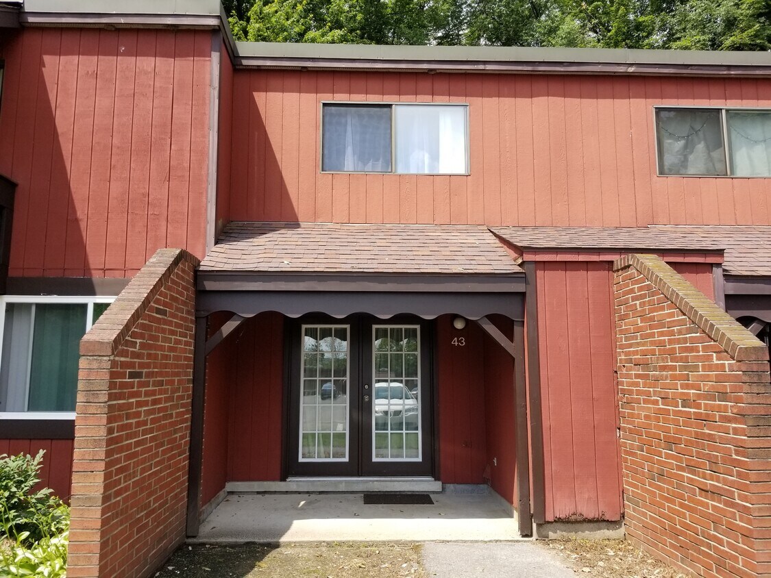 24 Laurelbrook Ct, Cresson, PA 16630 Townhome Rentals in Cresson PA