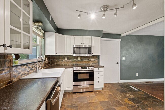 Foto del edificio - 3 br, 1 bath House - 2946 Sunny Drive