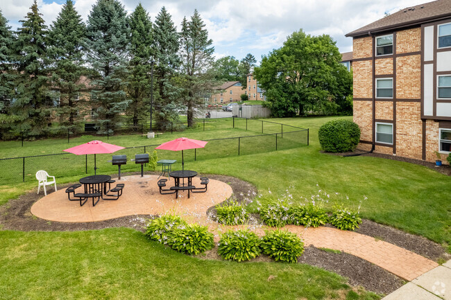 Common Area - Patio - Brighton Square