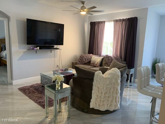 Building Photo - 11028 Legacy Dr