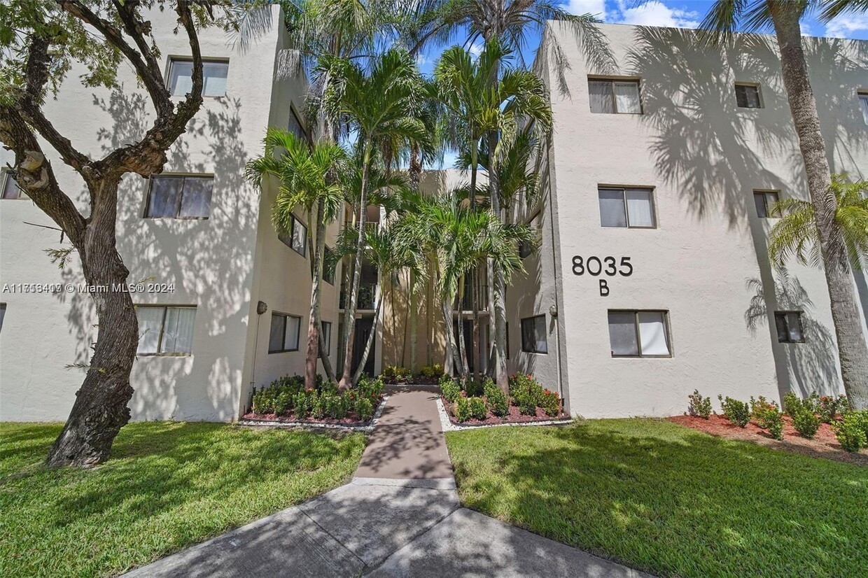 Foto principal - 8035 SW 107th Ave