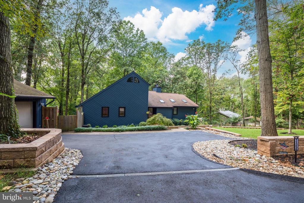 Primary Photo - 11256 Oakton Rd