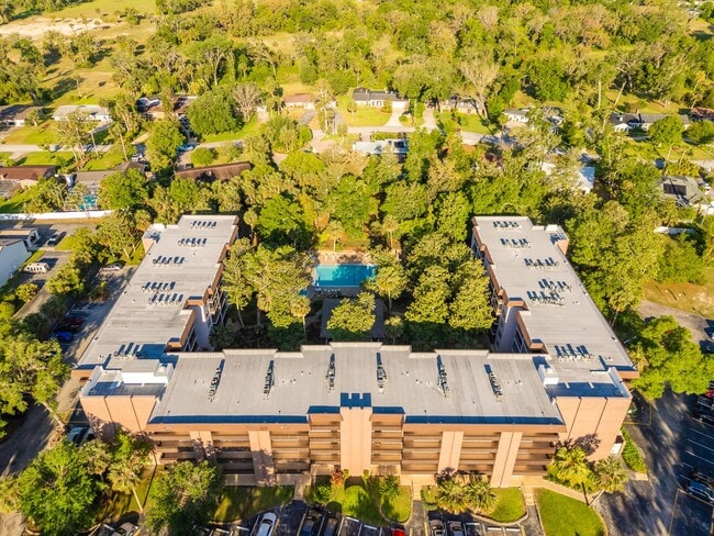 Building Photo - Spacious Condo with utilities included! Lo...