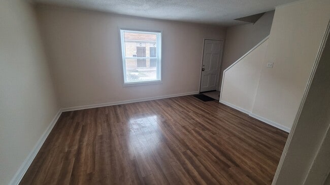 Sala de estar - 6319 W Center St