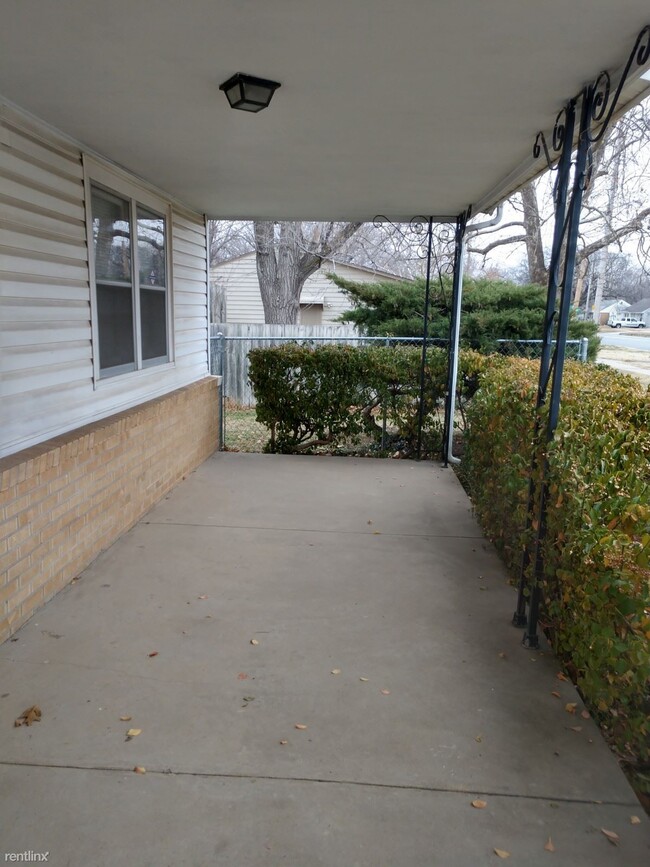 Building Photo - 3 br, 1 bath House - 2602 E Pawnee St