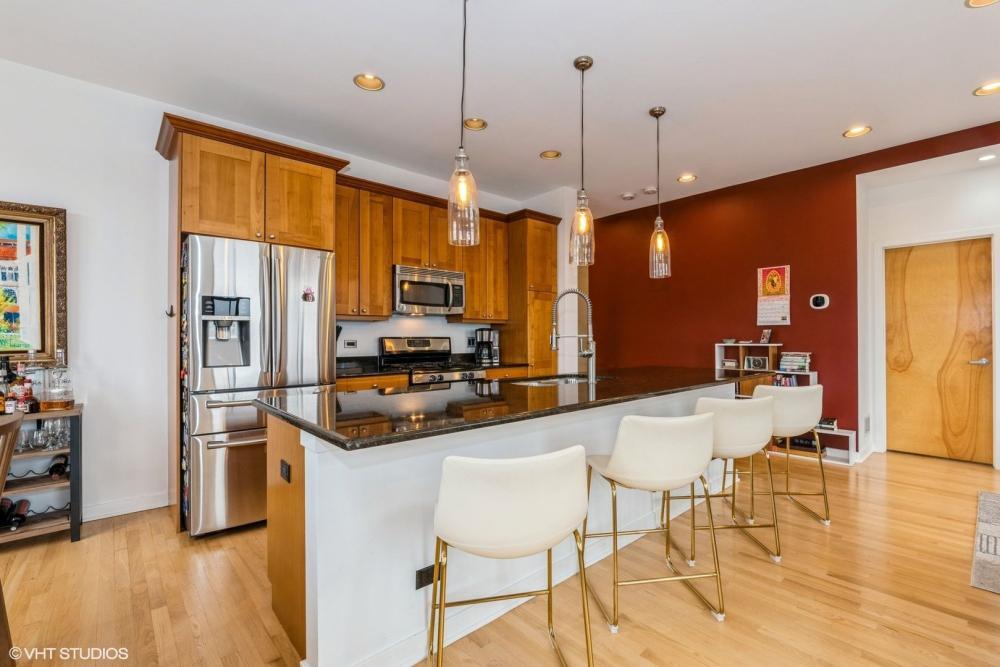 Foto principal - 3 bedroom in Chicago IL 60613