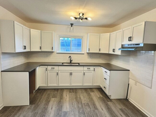 Building Photo - 6022 Clover Ln
