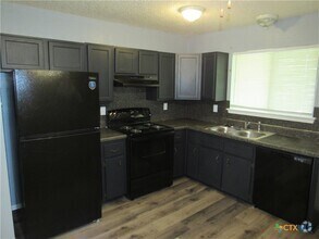 Building Photo - 1301 Quail Cir