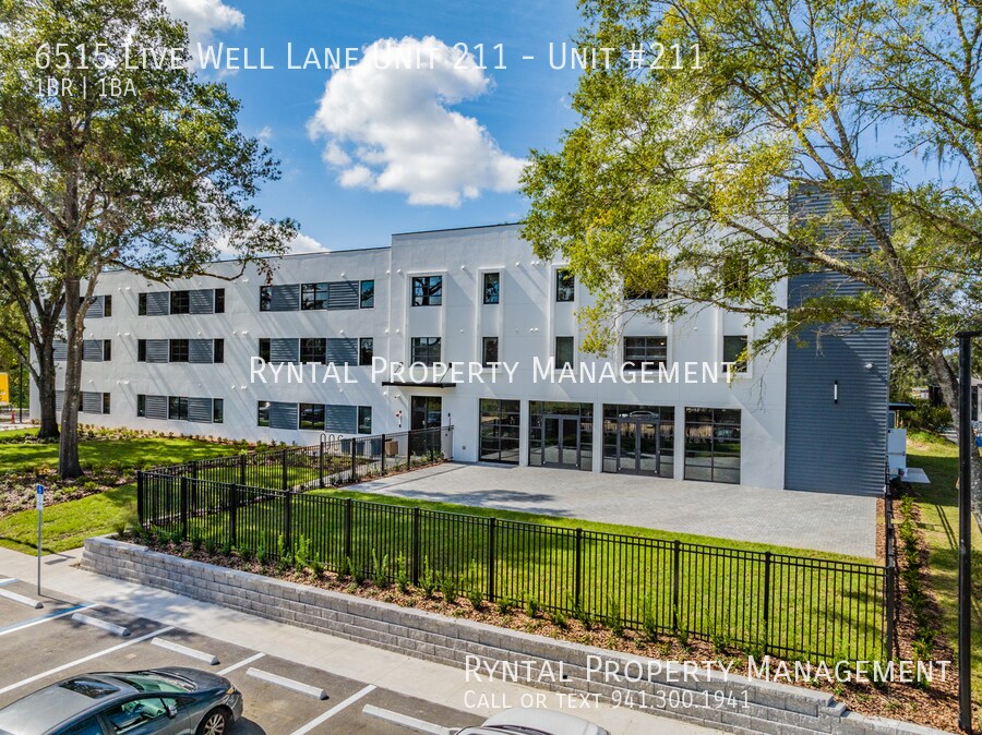 Primary Photo - FREE RENT! Cozy Studio Apartment- Fully Fu...