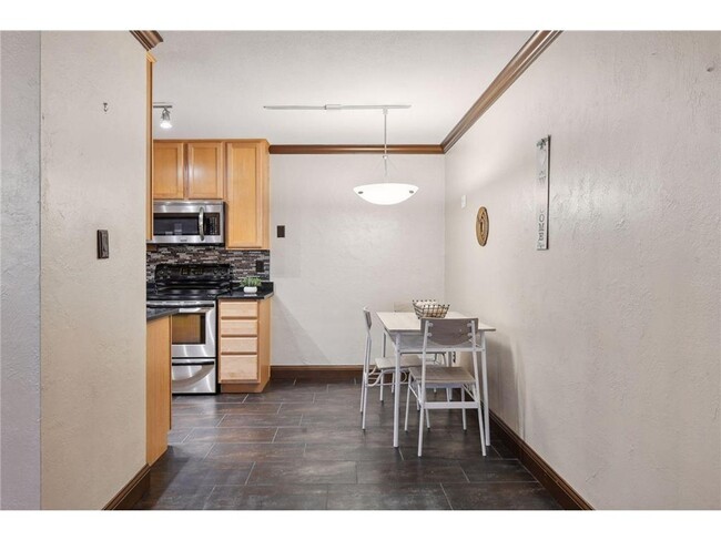 Building Photo - 1770 Bryant Ave S