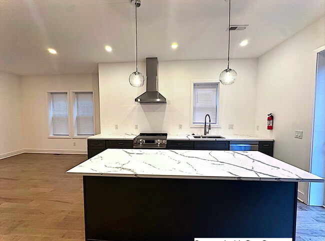 Foto del edificio - 733 Gresham Pl NW