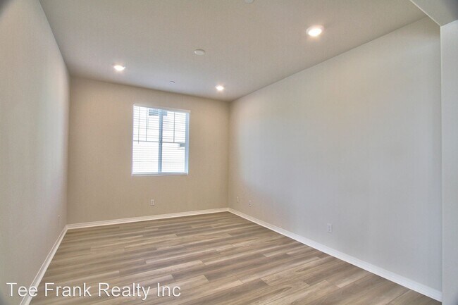 Foto del edificio - 5 br, 2.5 bath House - 24319 Insignia Dr.