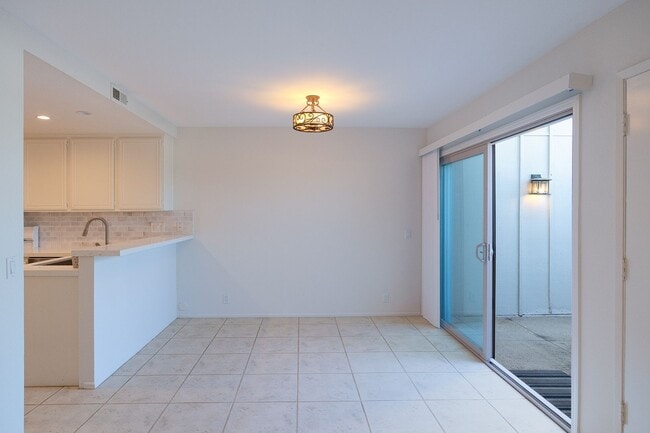 Building Photo - Harborwalk Marina Villa | 3 Bed, 2.5 Bath | Channel Islands Harbor | Beach Close