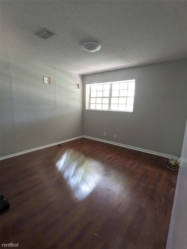 Foto del edificio - 2 br, 2 bath Townhome - 1385 Cottonwood Cir