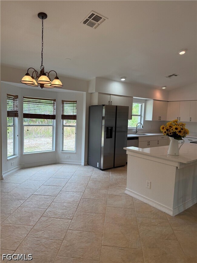 Building Photo - 1371 14th Ave NE