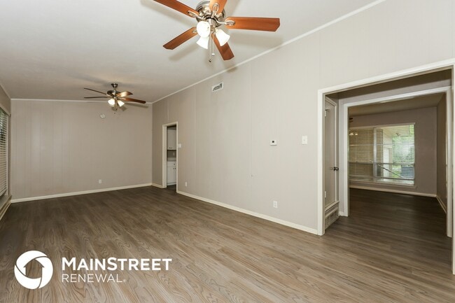 Building Photo - 1706 Enchanted Ln