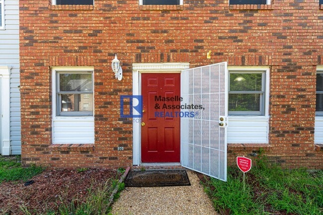Building Photo - 3 Bed/2.5 Bath in Brookwood Subdivision