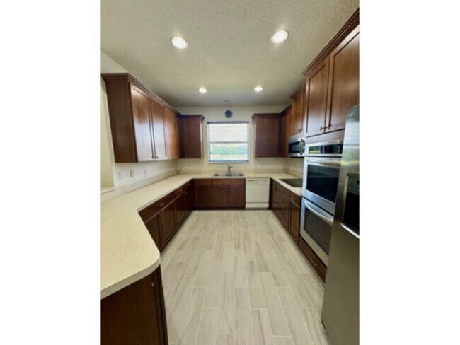 Building Photo - Gorgeous Waterfront 3 Bedroom, 2.5 Bath To...