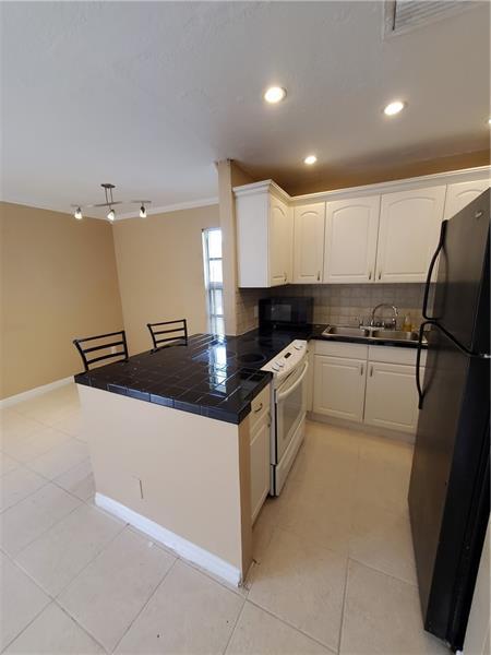 Building Photo - 3036 Coral Ridge Dr