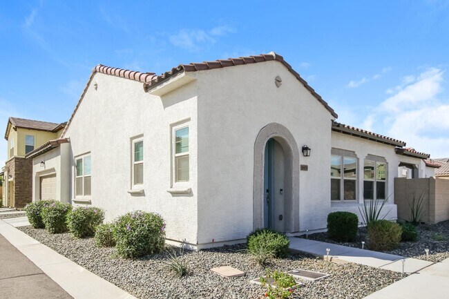 Building Photo - 18959 W Pasadena Ave