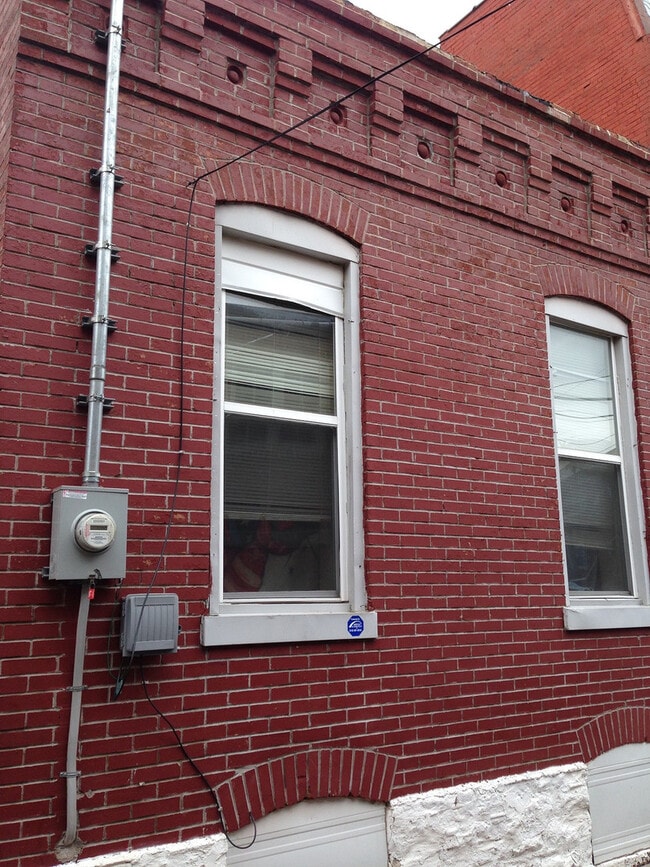 Building Photo - $300 off if you rent this month!!!  Renova...