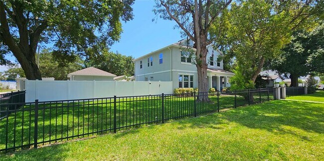 Building Photo - 4202 W Estrella St