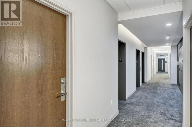 Photo du bâtiment - 2560 Eglinton Ave W