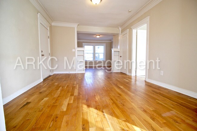 Foto del edificio - 912 E 39th St