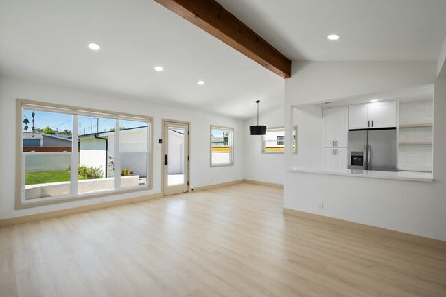 Building Photo - 4812 Laurette St