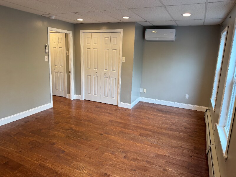 Foto principal - 136 Sharpe St