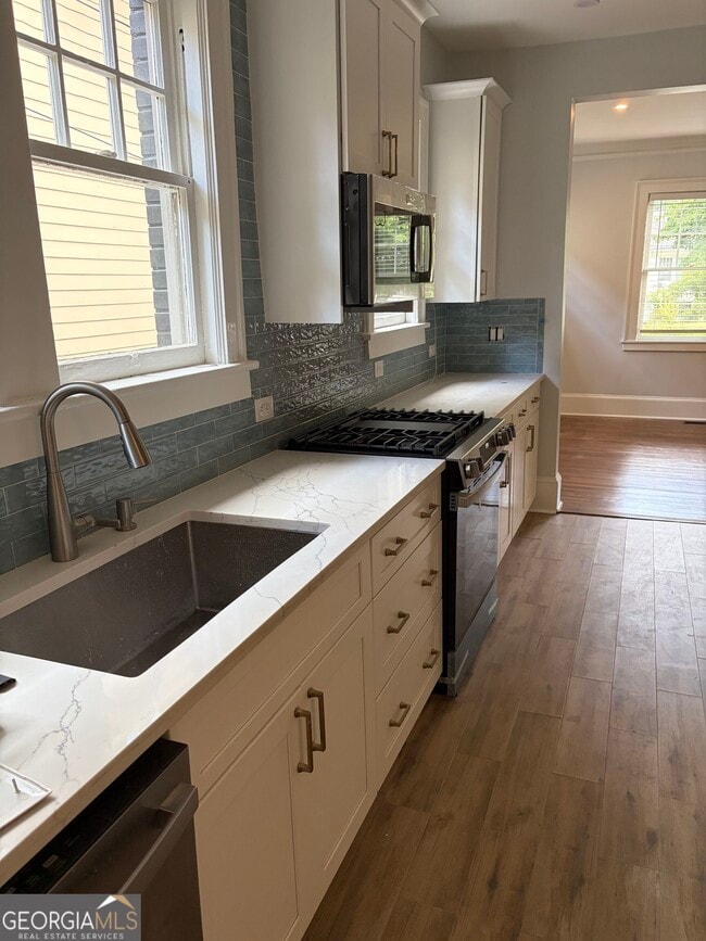 Building Photo - 886 Vedado Way NE
