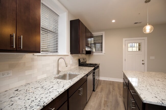 Building Photo - 1134 Maple Ave