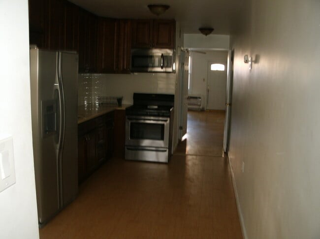 Building Photo - 1349 E 86th St