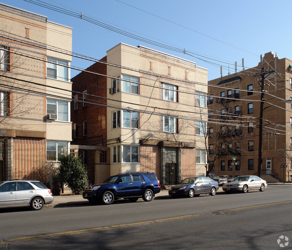 820 Avenue C, Bayonne, NJ 07002 Apartments in Bayonne, NJ