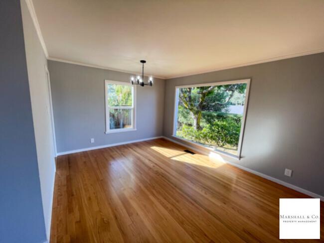 Foto del edificio - GORGEOUS REMODELED 3BR/2BA HOMEALL NEW FEA...