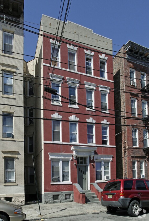 Primary Photo - 3507 Hudson Ave
